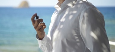 Scheersalon informatie - Geuren - Sfeer man gebruikt eau de toilette Scheersalon informatie - Geuren - Sfeer man gebruikt eau de toilette
