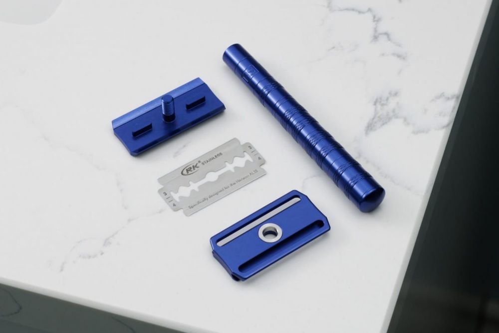Henson Safety Razor 2.0 AL13 Medium - Steel Blue - Scheersalon